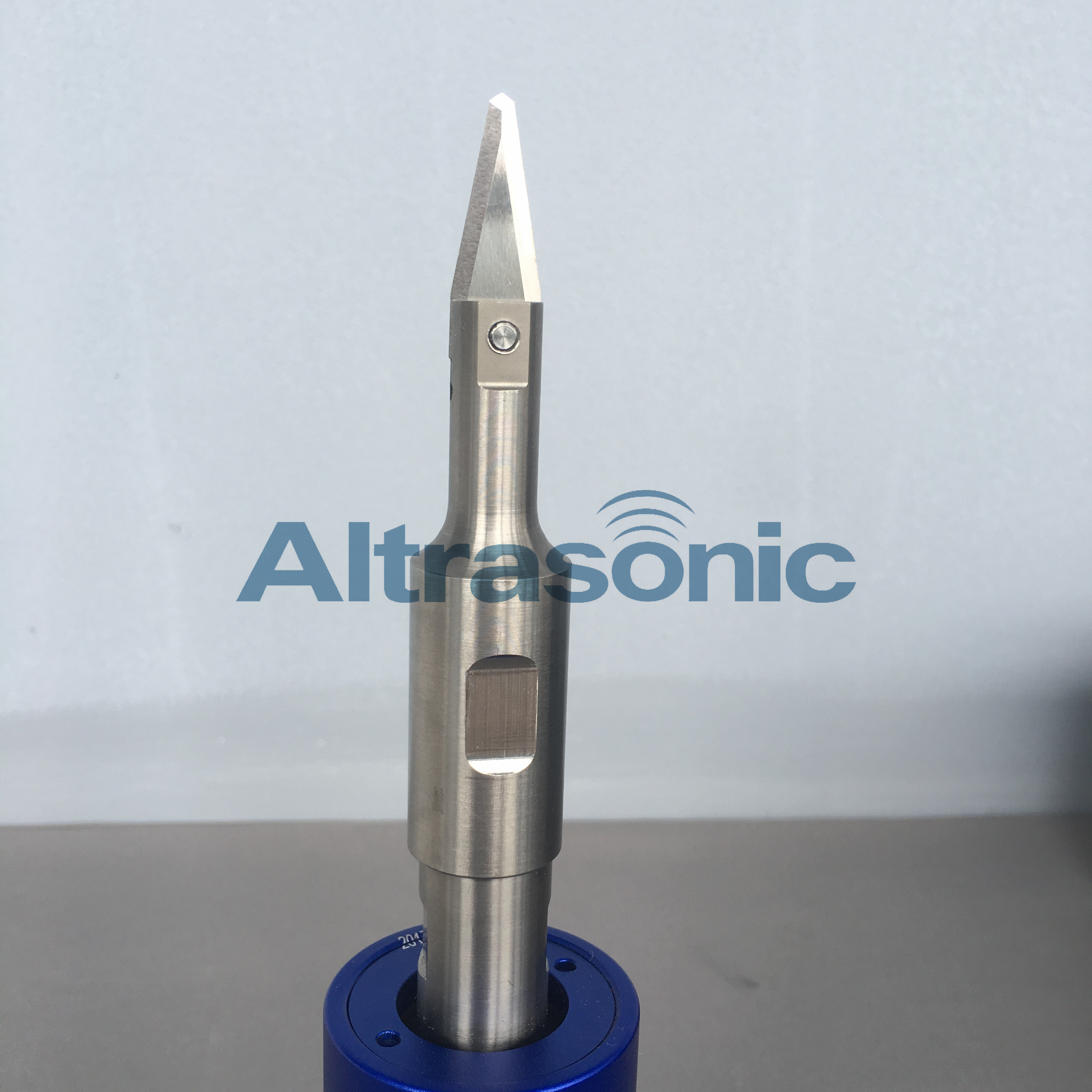 Small Size Ultrasonic Cutting Machine Ultrasonic Cutting Device For Automative Carpet