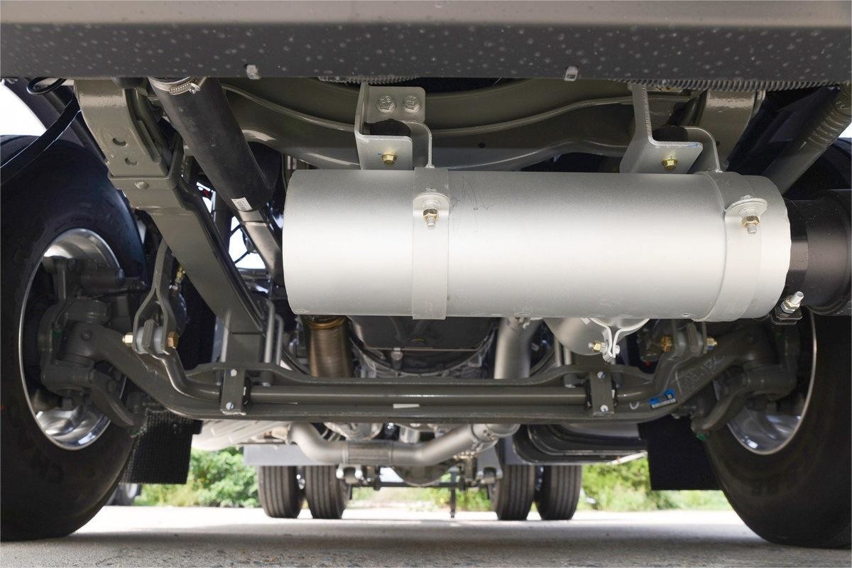 HOWO TH7 Truck 430HP 4X2 AMT Automatic Dangerous Goods Tractor Fairing Side Flow Panel