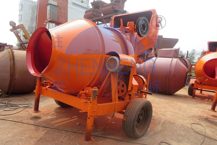 Quiet Self Loading Mobile JZC300 Concrete Mixer, Smooth Operation 2 Yard Concrete Mixer