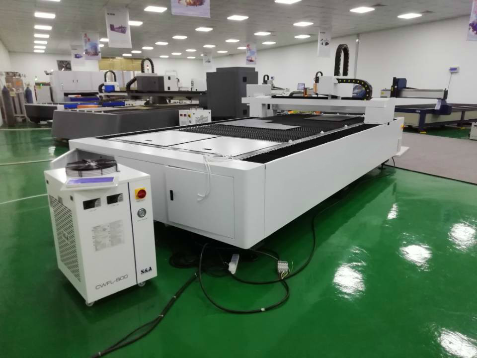 Double Drive 500W Fiber Laser Engraving Machine Easy To Push Materials