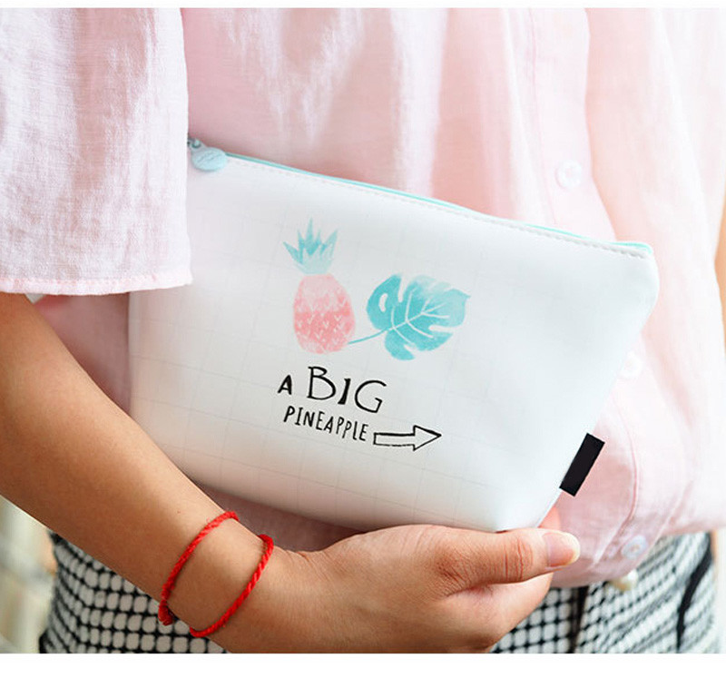 Eco Friendly Zipper Closure Pineapple PU Cosmetic Bag