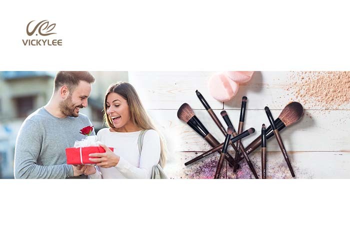 Fiber Imitation wooden handle ODM Face Brush Set