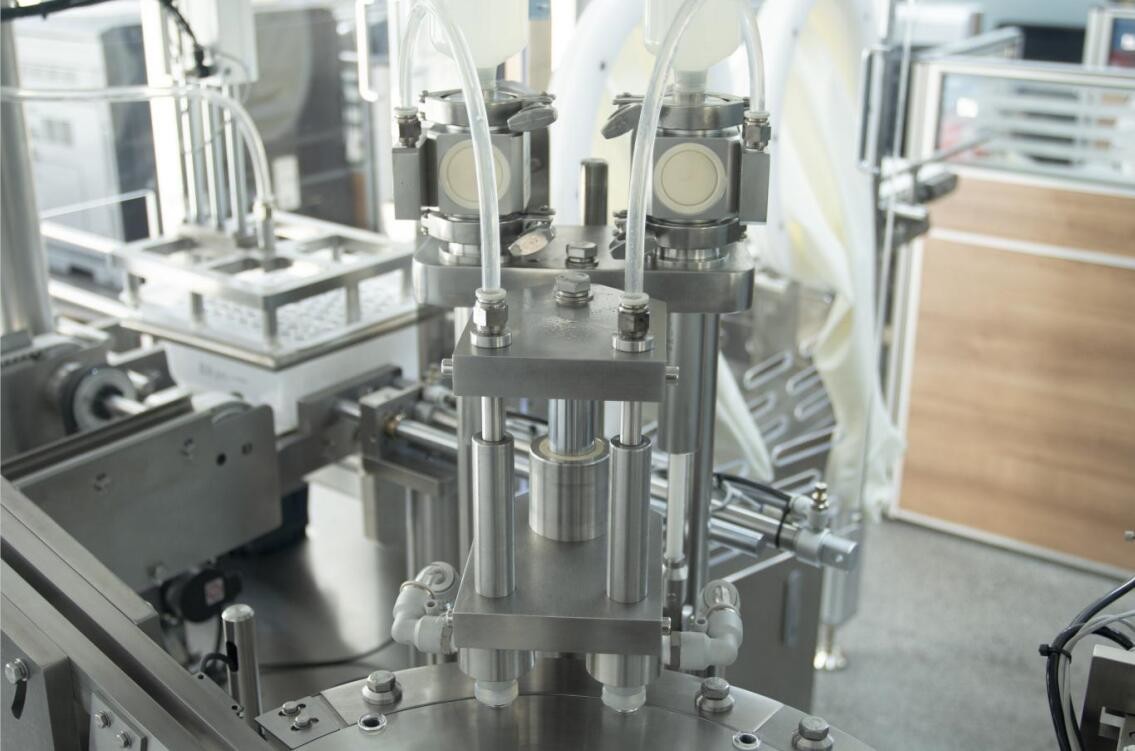 Automatic Prefilled Syringe Filling and Plugging Machine 1088*858*1800mm