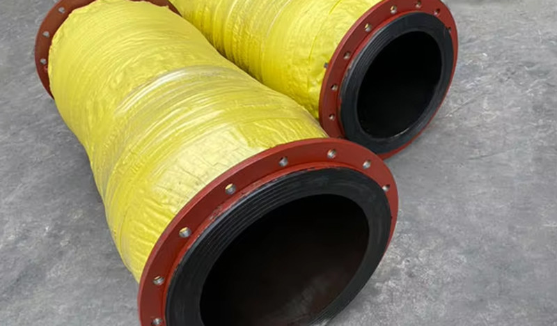 Dredge Line Discharge Hose Pipe 10-21 Bar with Coupling Connection