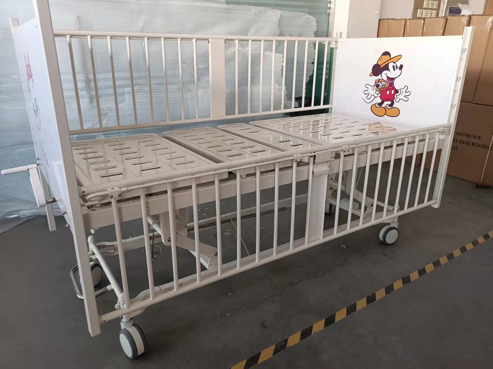 Three Crank Manual Hospital Bed Steel Spray Plastic Frame White