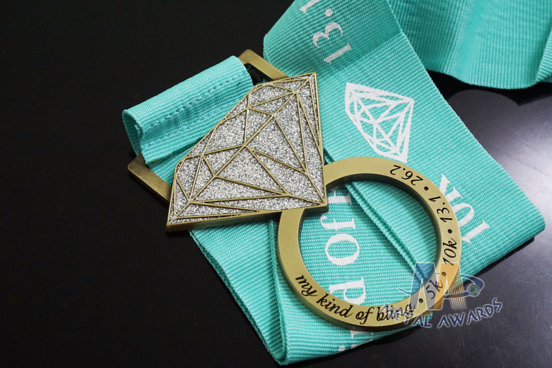 85mm Diamond Custom Race Medals Antique Gold Plating With Glitter Color