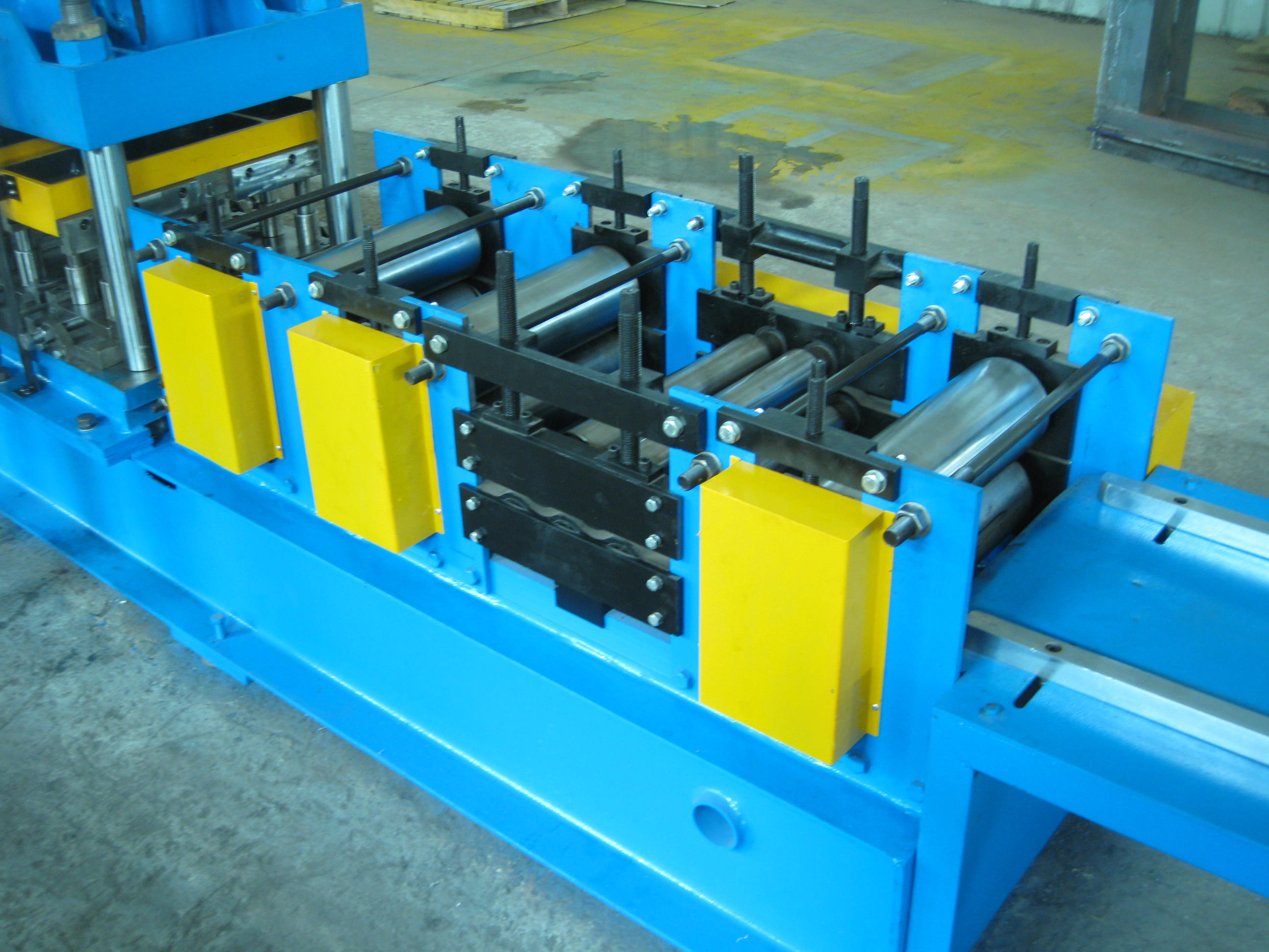 Galvanized Steel Iron Door Frame Making Machine PLC Control 18 Stations
