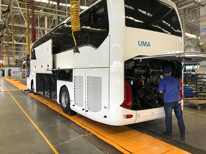 LHD/RHD Cummins 375HP Euro5 51+2 Seats Luxury Coach Bus YBL6128SD for Africa