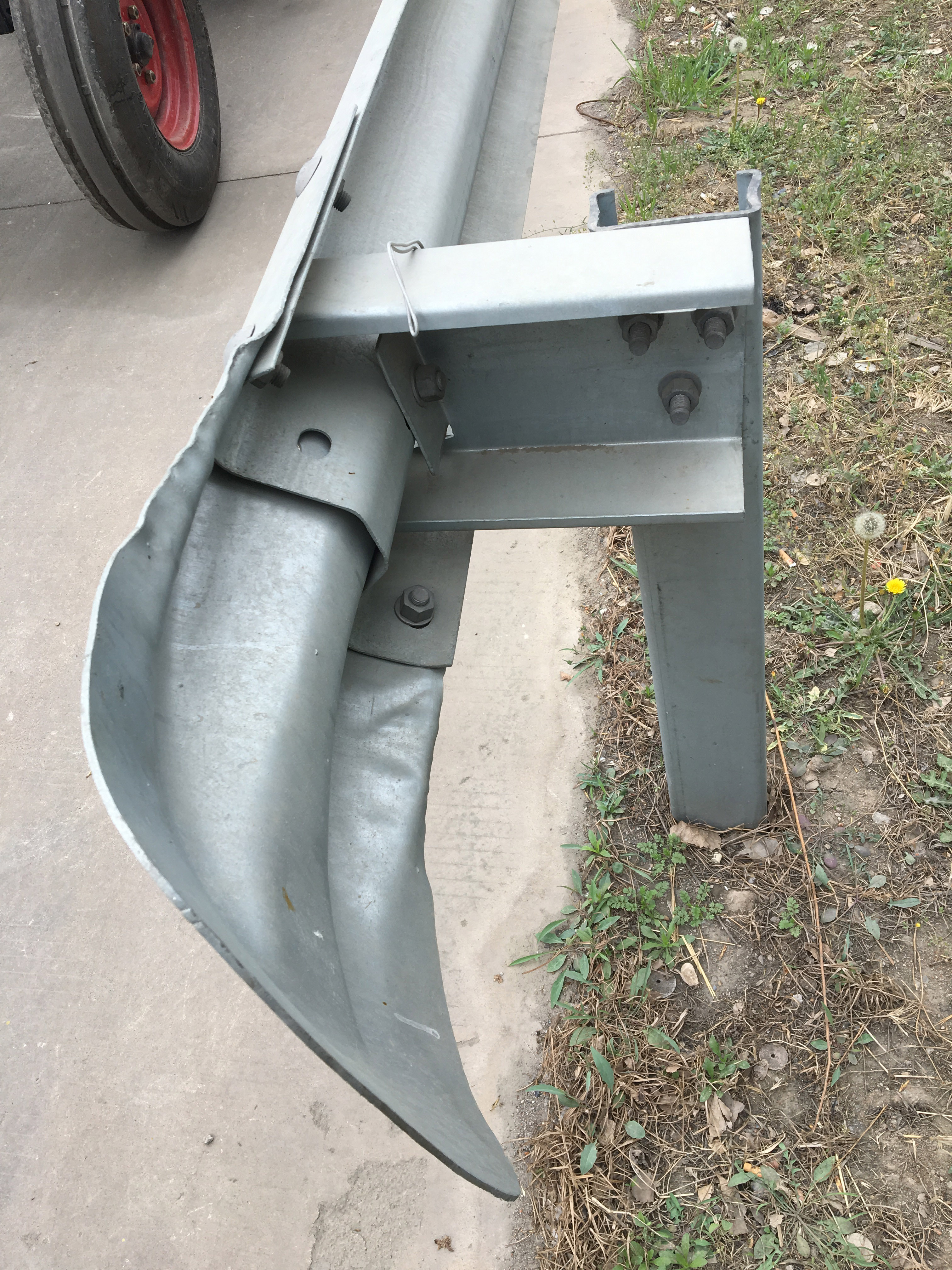 Customized Corrugated Steel Beam Guardrail Fence U Block Spacer
