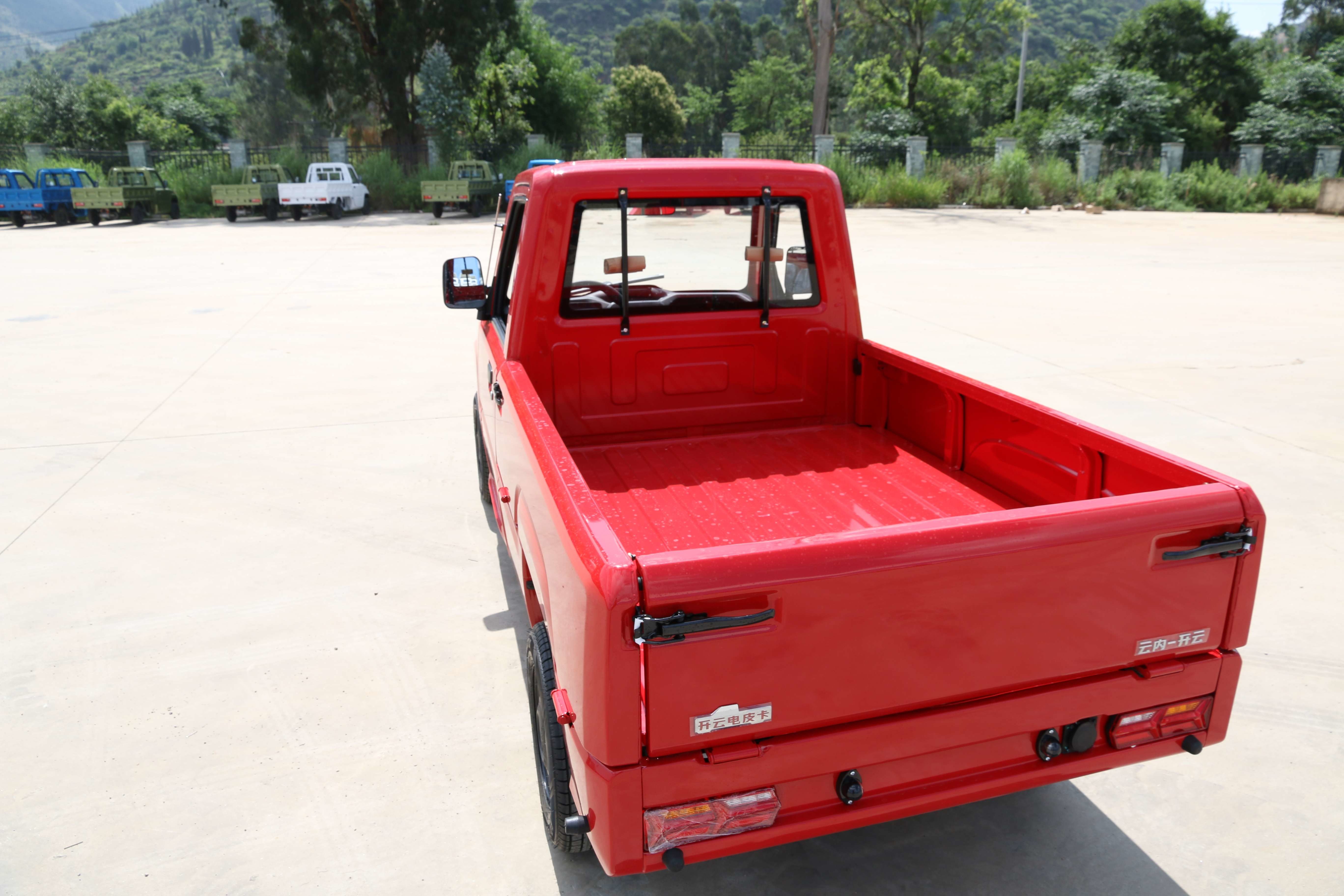 Electric Pickup Truck 2 Seats L7e For Europe LHD/RHD Red Pickup Rear Wheel Drive