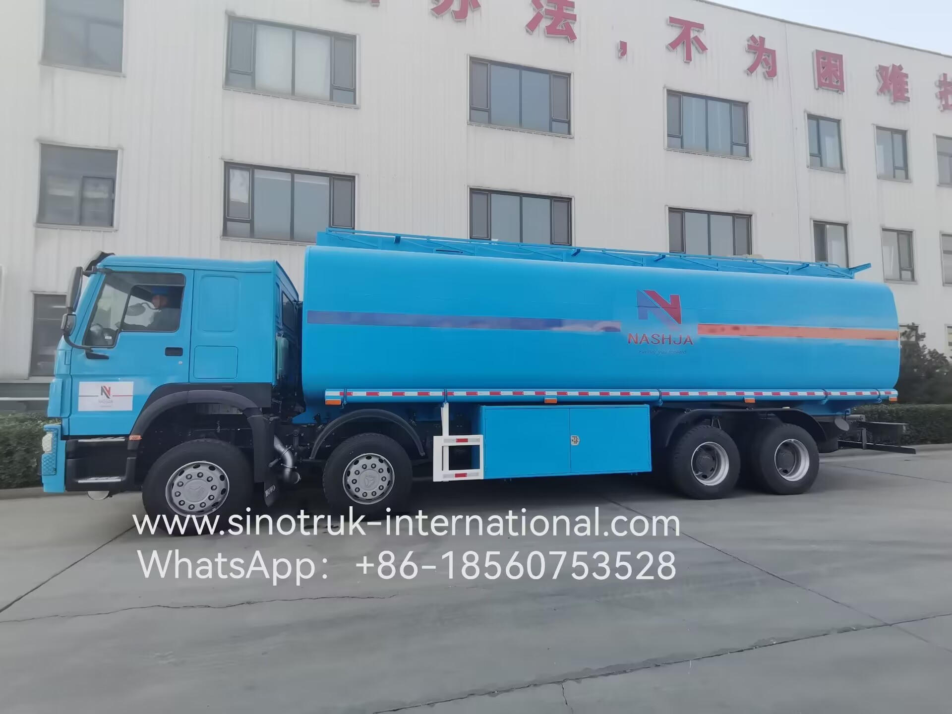 HOWO 8X4 Petroleum Oil Storage Tank Fuel Delivery Truck 30 CBM