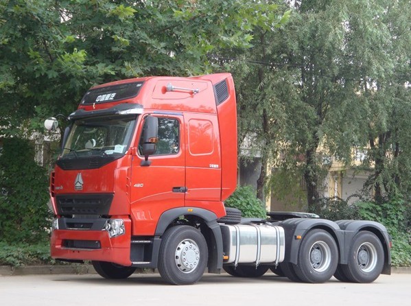 Semi Trailer Tractor Truck Powerful Engine , Semi Truck Mover HF 7 Axle