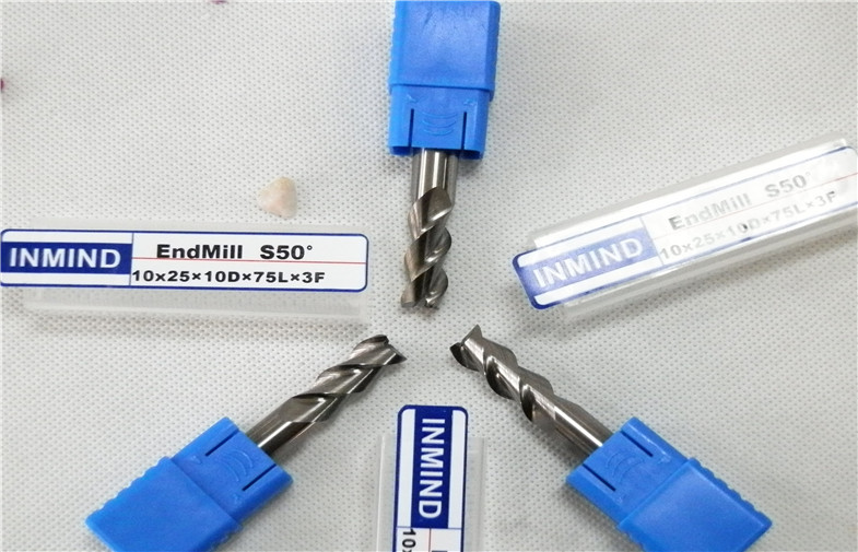 HRC50 End Mill Bits For Aluminum 3 Flute No Coating Grain Size 0.8 um Bright Surface
