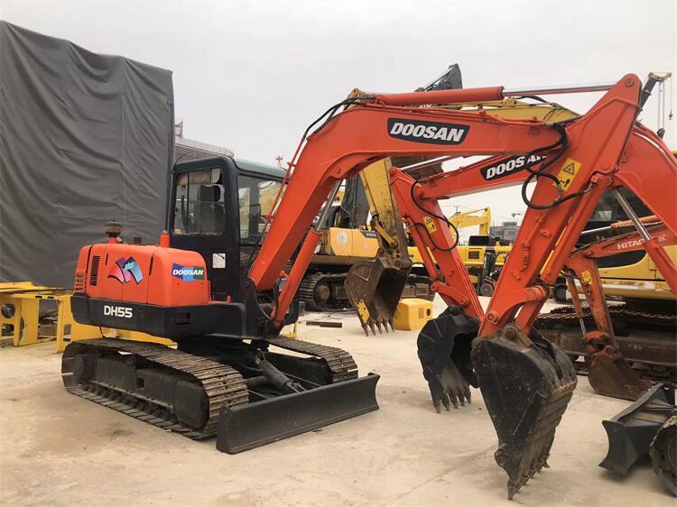 DOOSAN DH55-7 Small Used 5 Ton Crawler Excavator in with Original Hydraulic Cylinder
