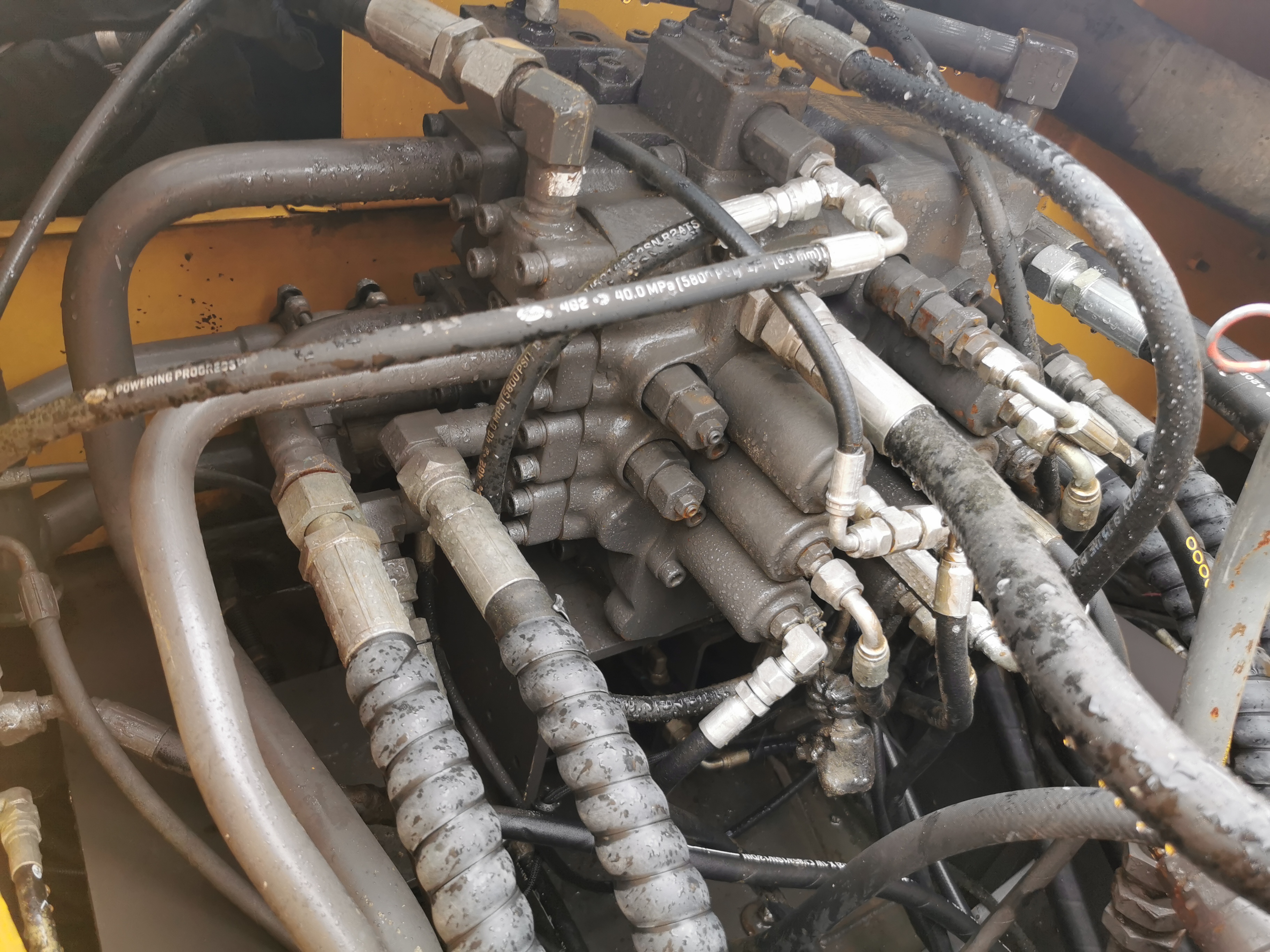 20TON Used Volvo EC200DL Crawler Excavator with Low Working Hours in Good Condition