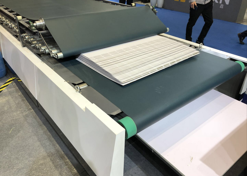 Versatile 400mm Automatic Flute Laminator Machine for Various Applications