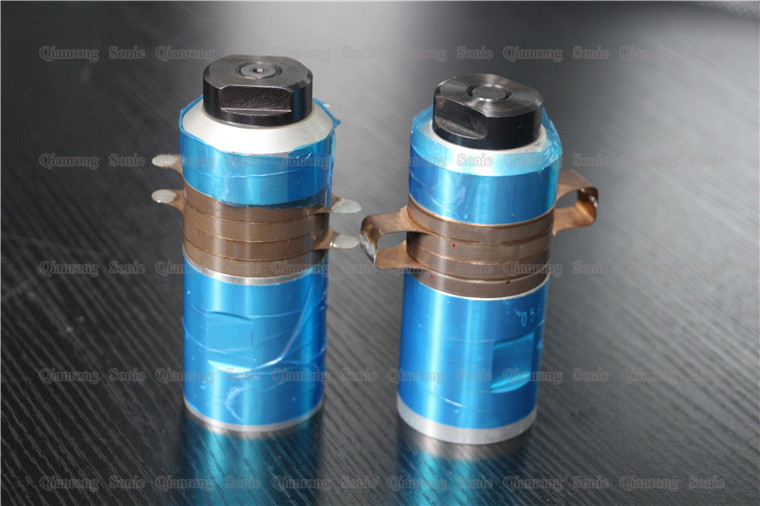 15Khz Ultrasonic Welding Transducer With 4pcs Pizoelectric Ceramics 9 - 13.5nf Capacity