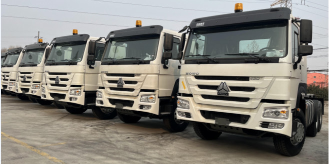 Used Diesel Trucks White Color 6×4 Drive Model Weichai Engine 430hp 12 Gears Standard Cabin Howo Tractor