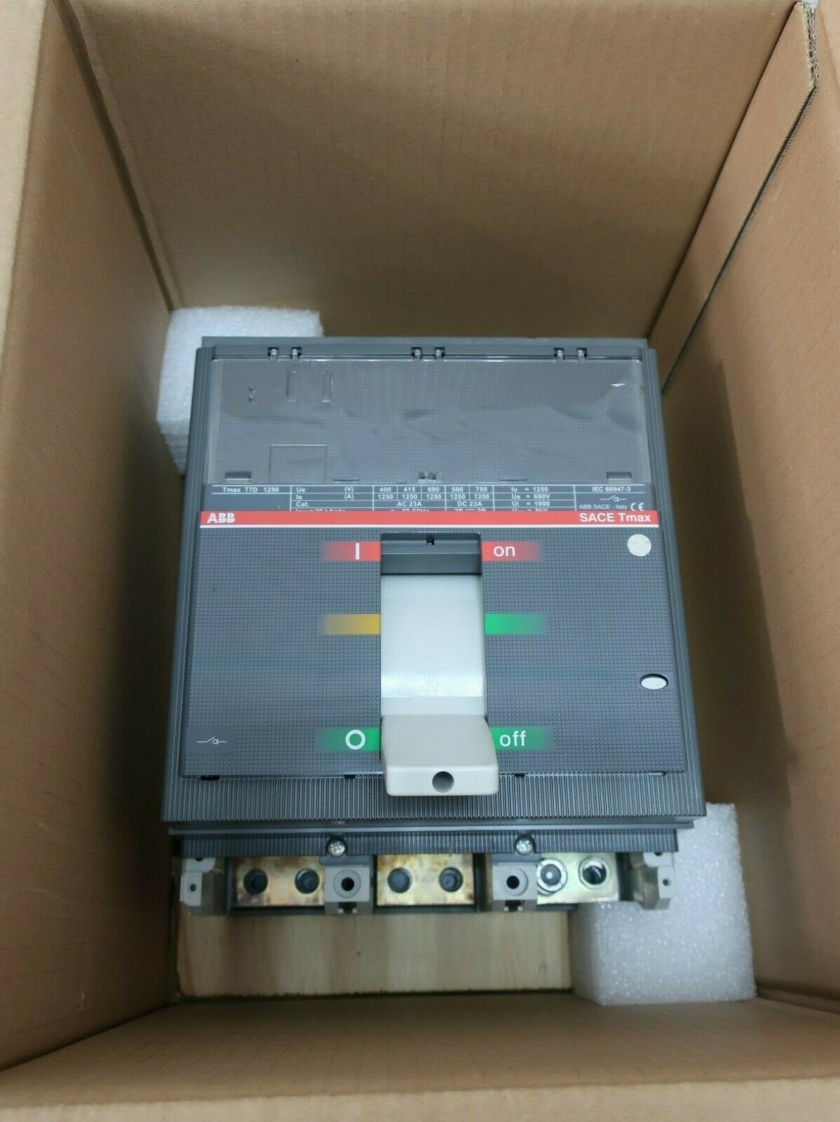 1SDA062036R1 T7D1250 SWITCH-DISCONNECTOR TMAX T7D 1250 FIXED THREE-POLE WITH FRONT TERMINALS AND LEVER OPERATING MECHANI