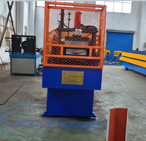 High Speed Downspout Roll Forming Machine Seamless Valley Gutter Making Machine