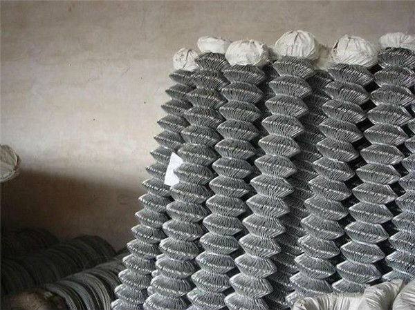 Hot dipped galvanized chain link fence