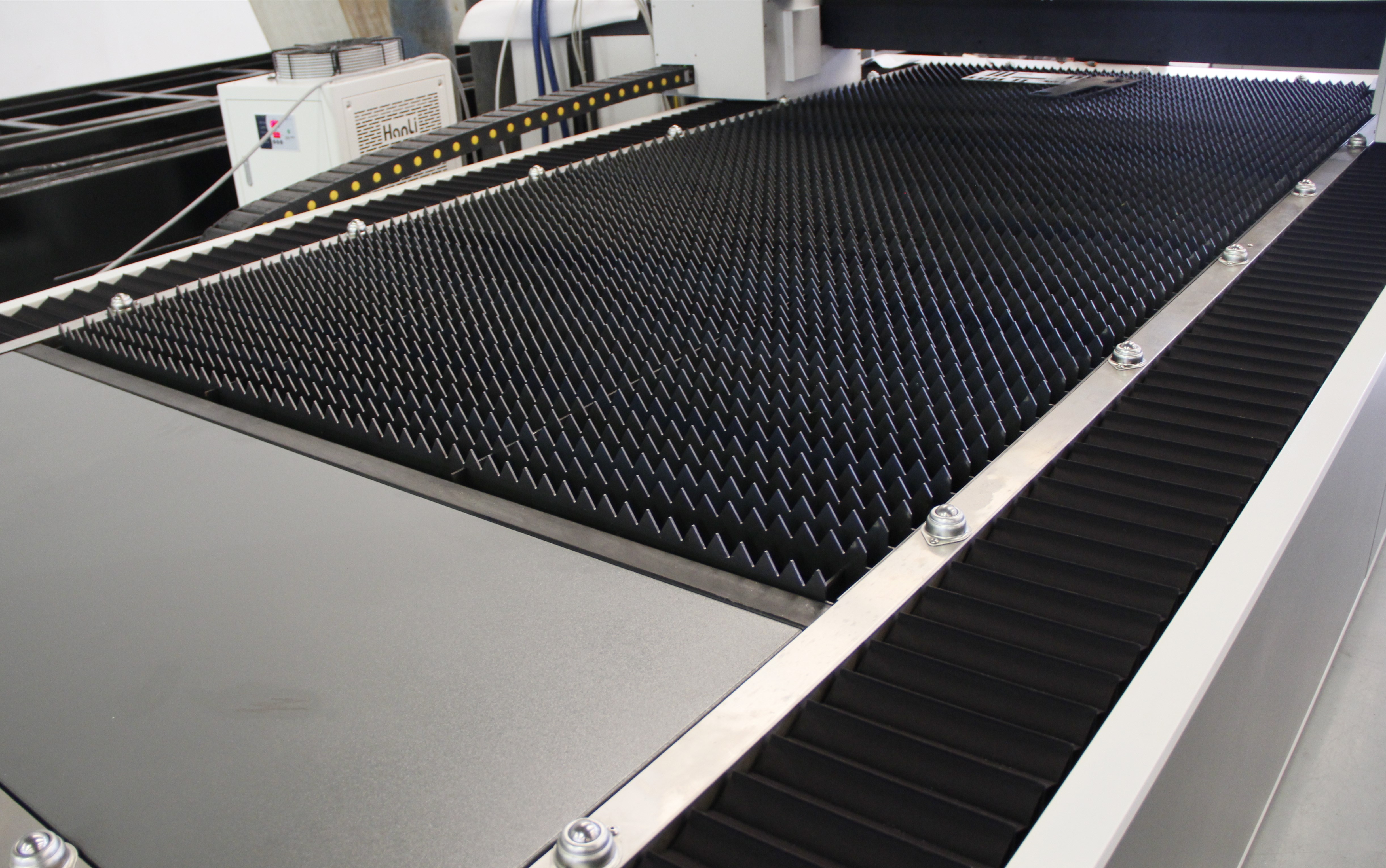 Factory Hot RAYCUS Metal Dual Use Full Covered Fiber Tube Cutting Machine For Sale Cutter Laser Plate