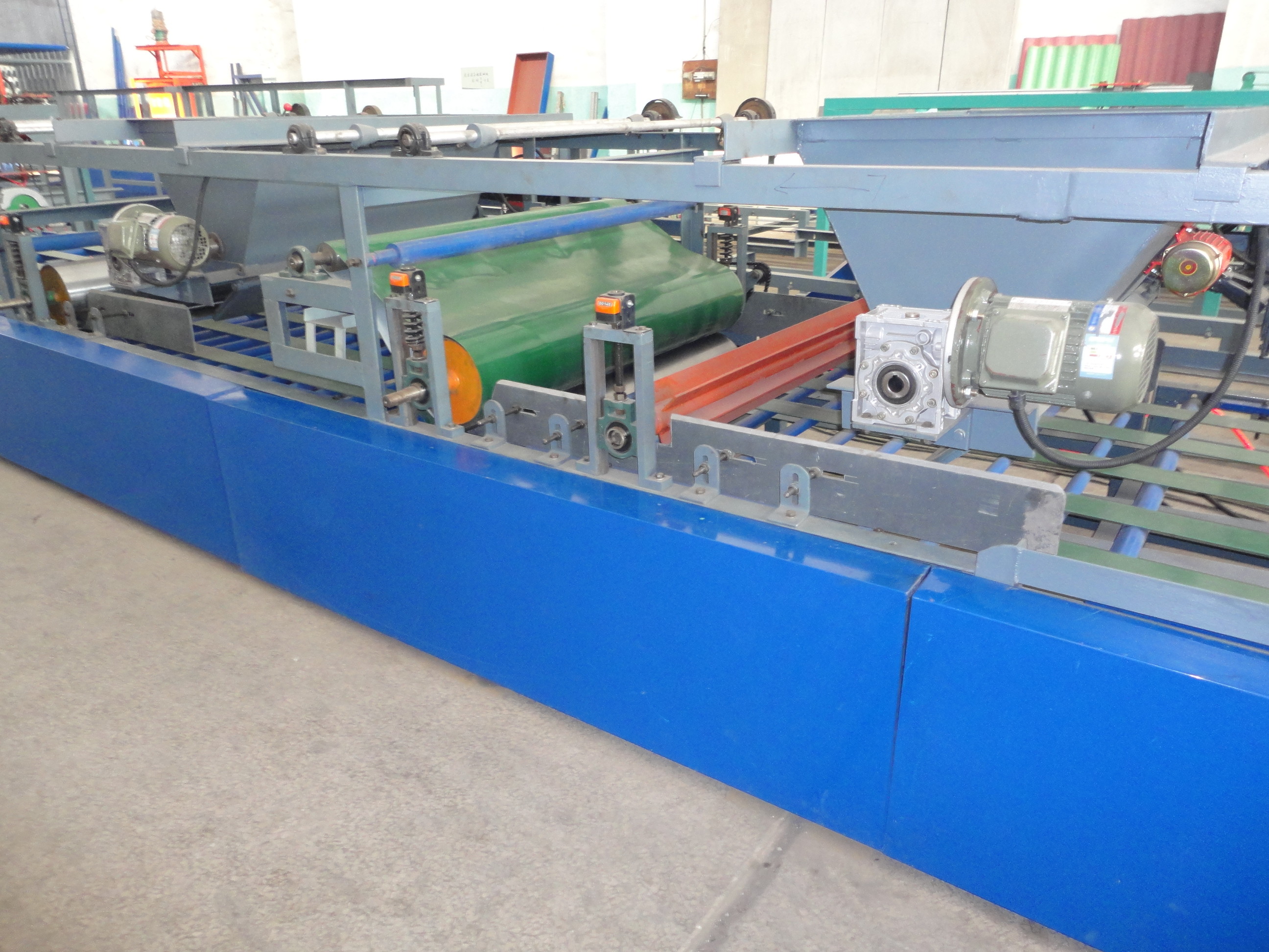 Light Weight Heat Resistant Wall Panel Roll Forming Machinery For Building Mould Board