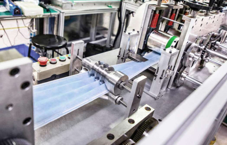 Easy working / free installat Surgical masks making machine, Online service mask machine
