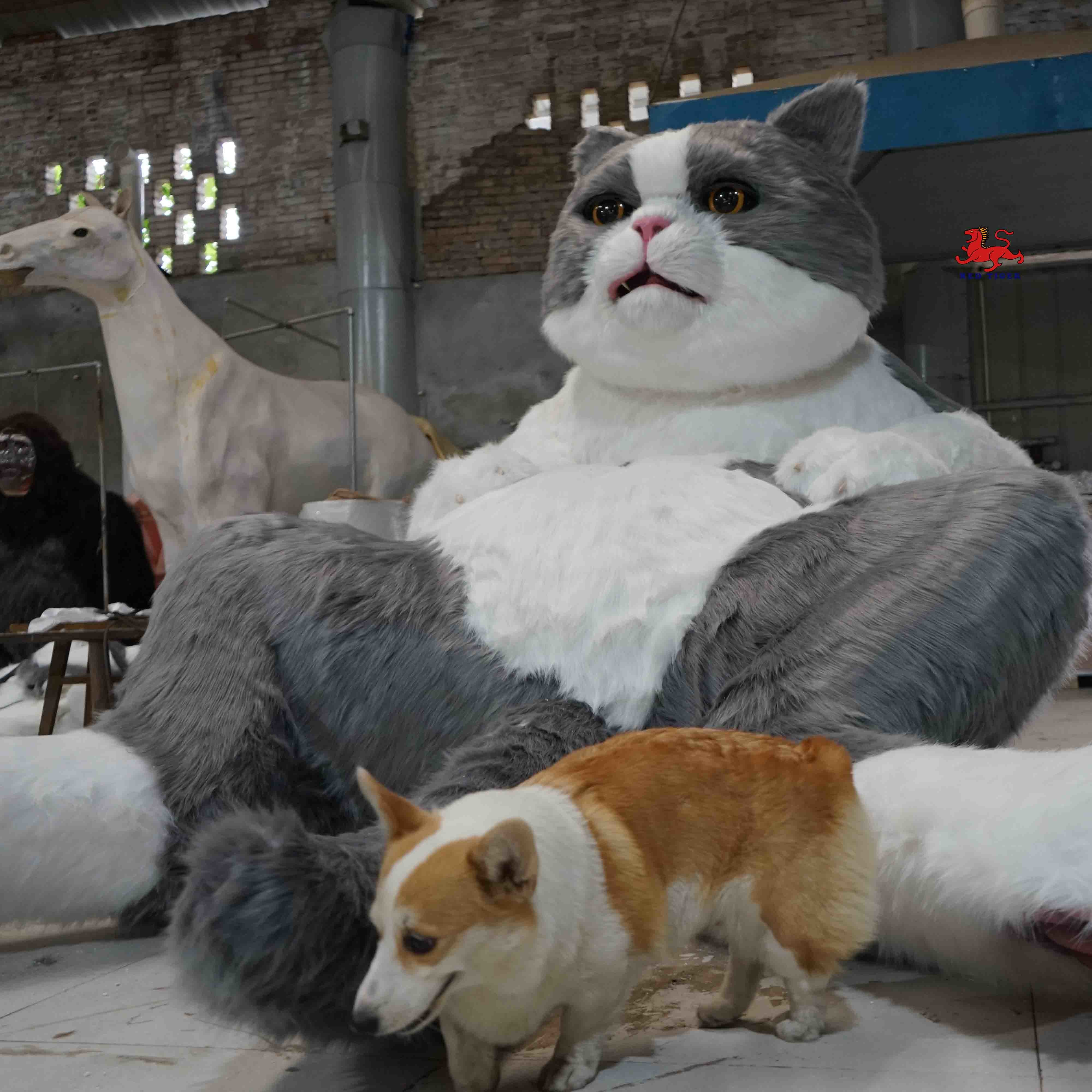 Life Size Realistic Animatronic Animals 200W Size Custom Interactive Talking Cat