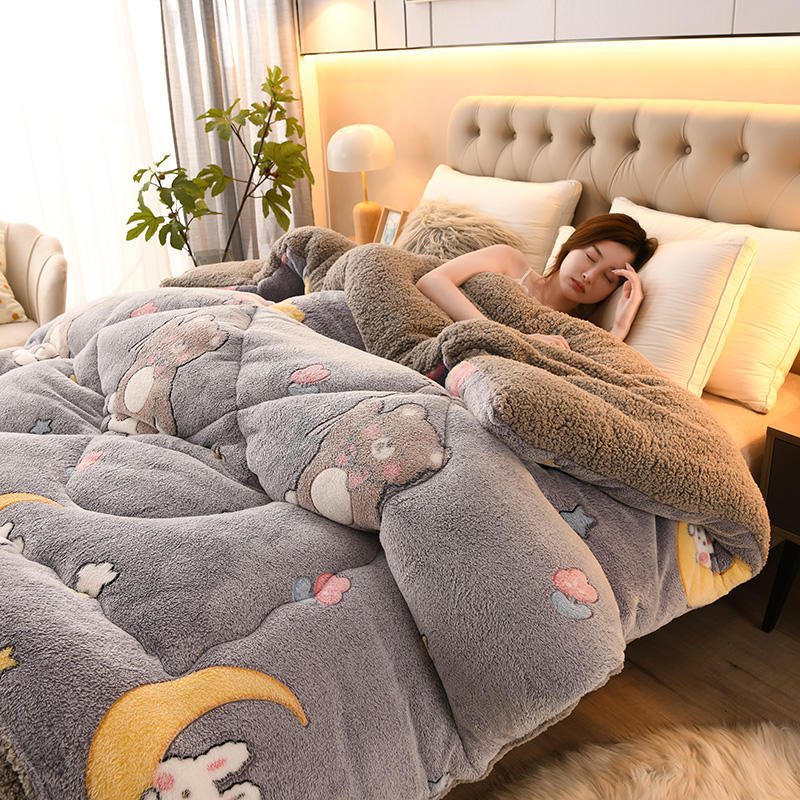 Customized Color Soft Chemical Fiber Quilt for Thickened Warm Lamb Fleece Bedding Set