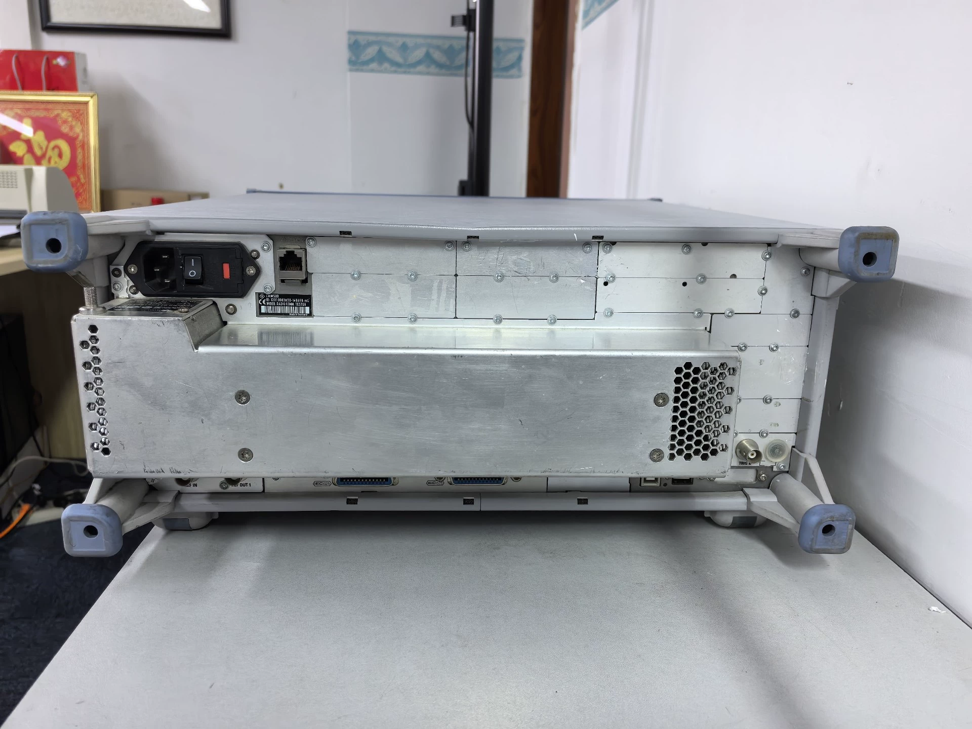 Rohde & Schwarz RF Communications Test Set CMW500 K50 3.3 GHz 8 Port Wireless Device Production Tester