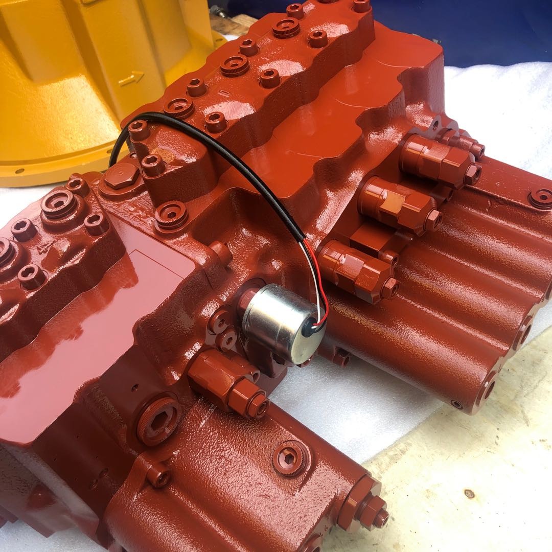 Crawler EX200-1 EX200-2 EX200-3 Excavator Control Valve For Hitachi Control Main Valve