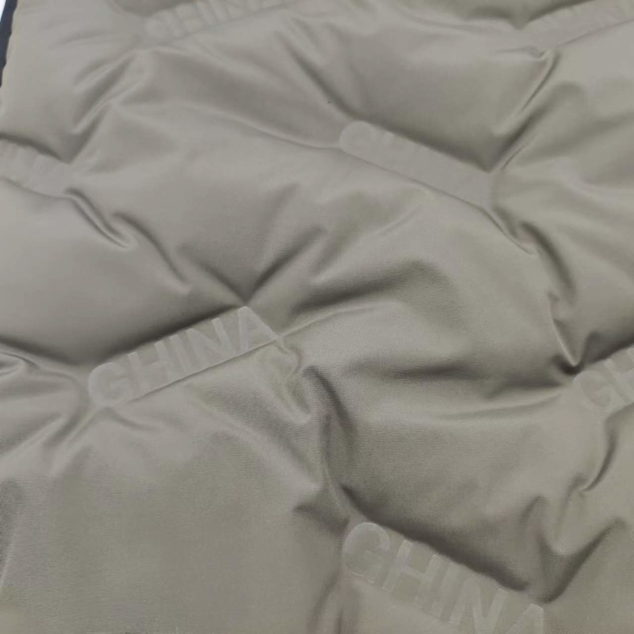 3D Seamless Stereo Embossed Polyester Winter Garment Down Fabric 150Cm 180G