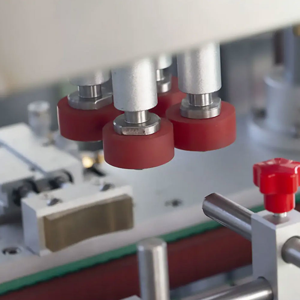 Automatic Bottle Capper Sealing Plastic 4 Wheel Bottle Capping Machine