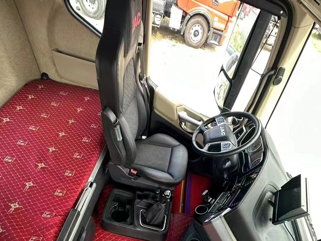 Used Heavy Duty Tractor Head Trucks For JAC K7 Automatic ZF Transmission 540hp With Sleeper 6*4