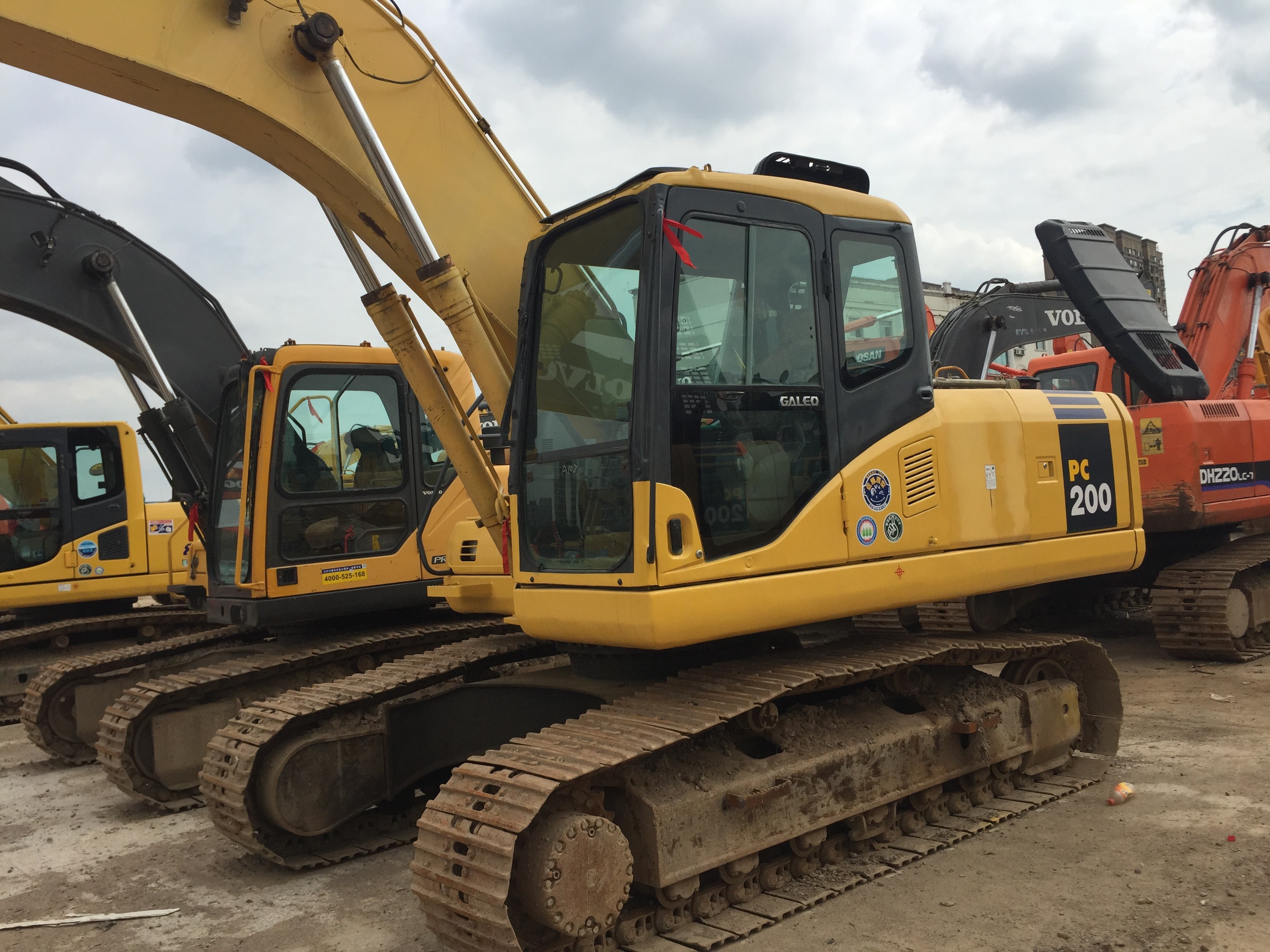 Komatsu PC200-6 PC200-7 PC200-8 Used Japanese 20 ton Hydraulic Track Digger Excavator