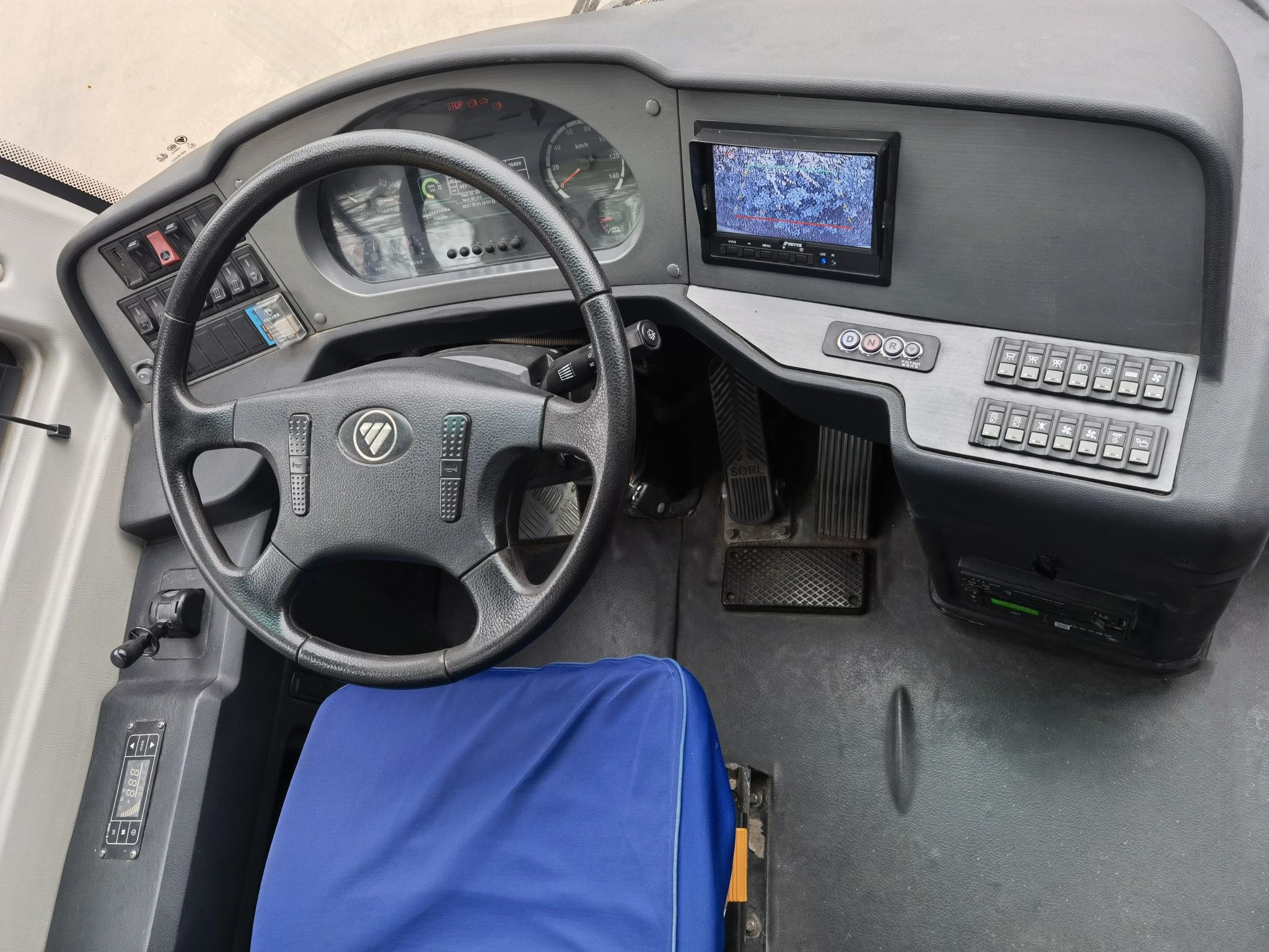Used Tour Bus Foton Rear Engine Coach Bus 47 Seats Passenger Bus For Sale