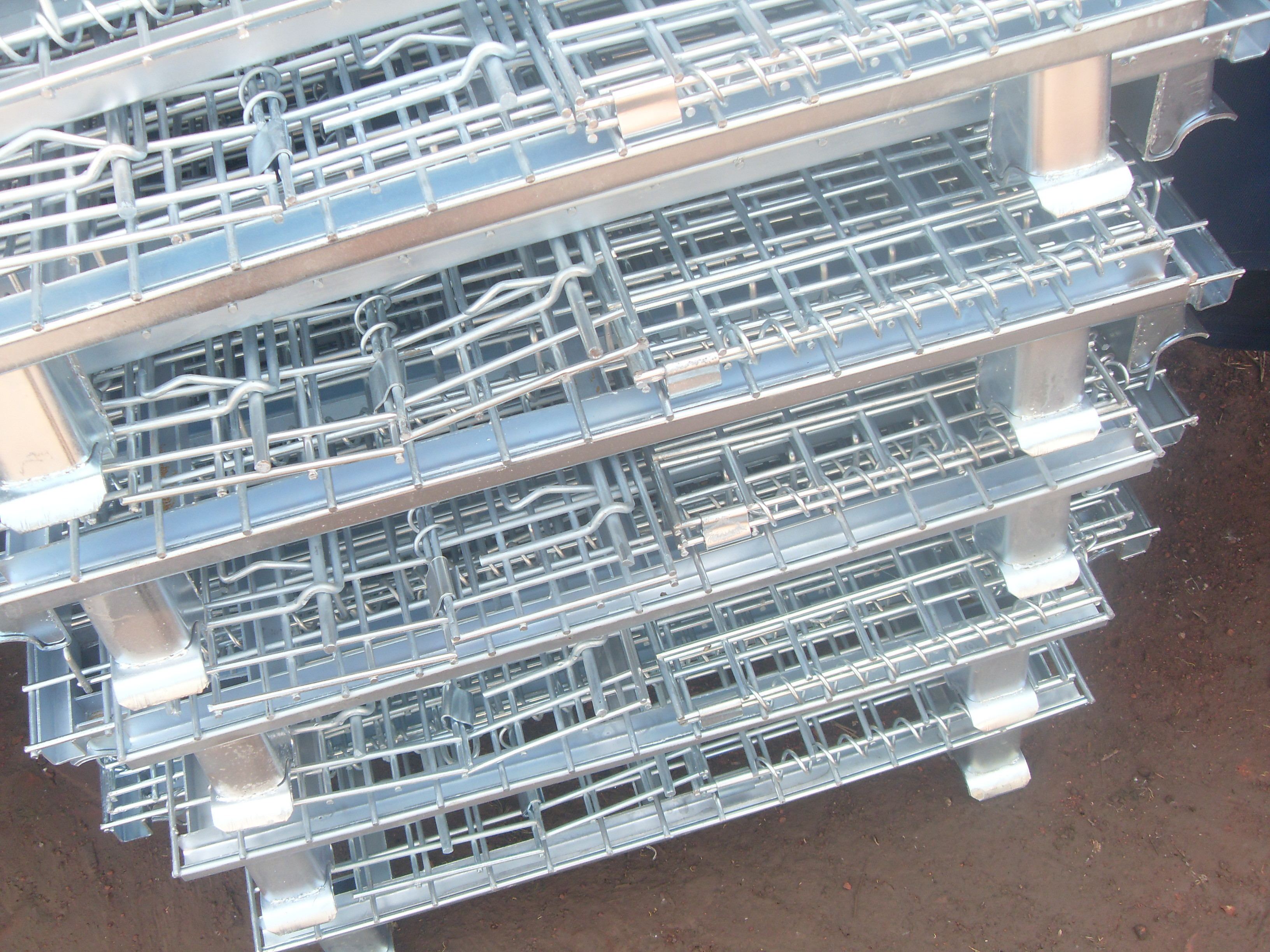 collapsible wire mesh containers