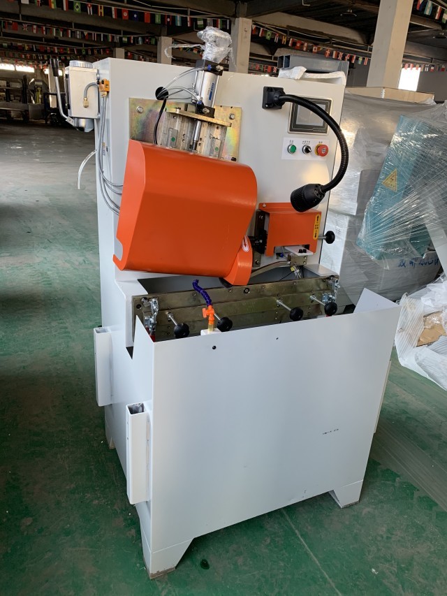 55KW Electric Bandsaw Sawmill 2000mm Heavy Duty 4 stand columns Large Horizontal Log Cutting Saw Mill Machine