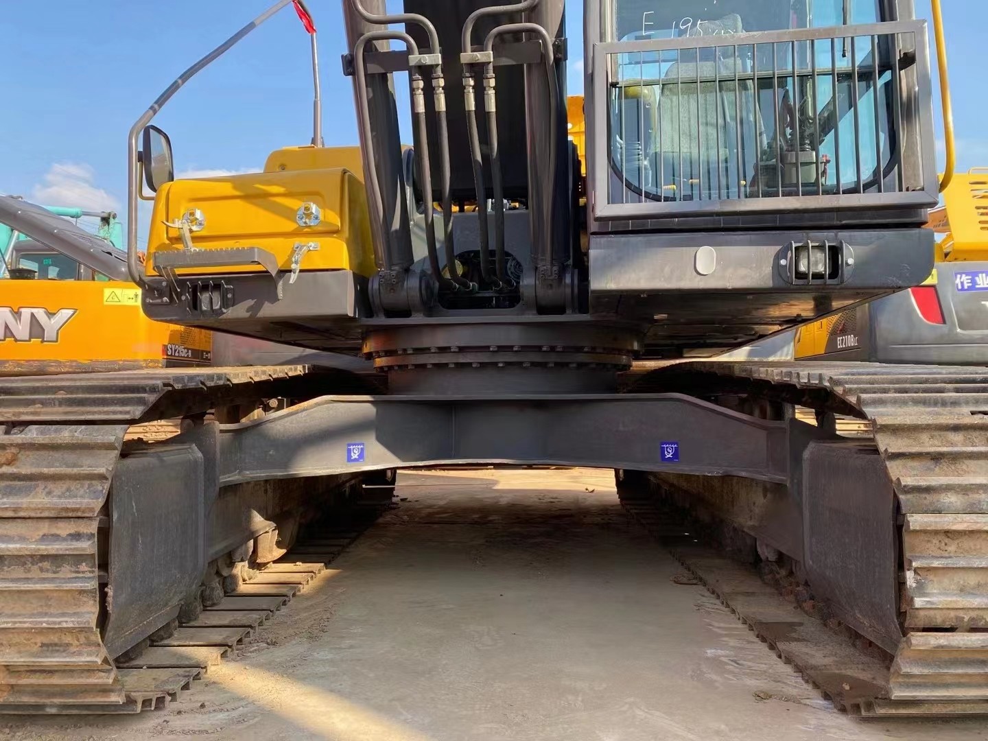 Volvo Ec200 Excavator In Good Condition , If Interested Please Contact Me