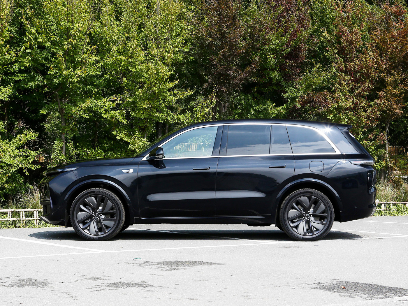 Experience the Future of Transportation with Lixiang L8 Pro Hybrid Electric SUV 1.5T Dual Motor and 4WD Drive