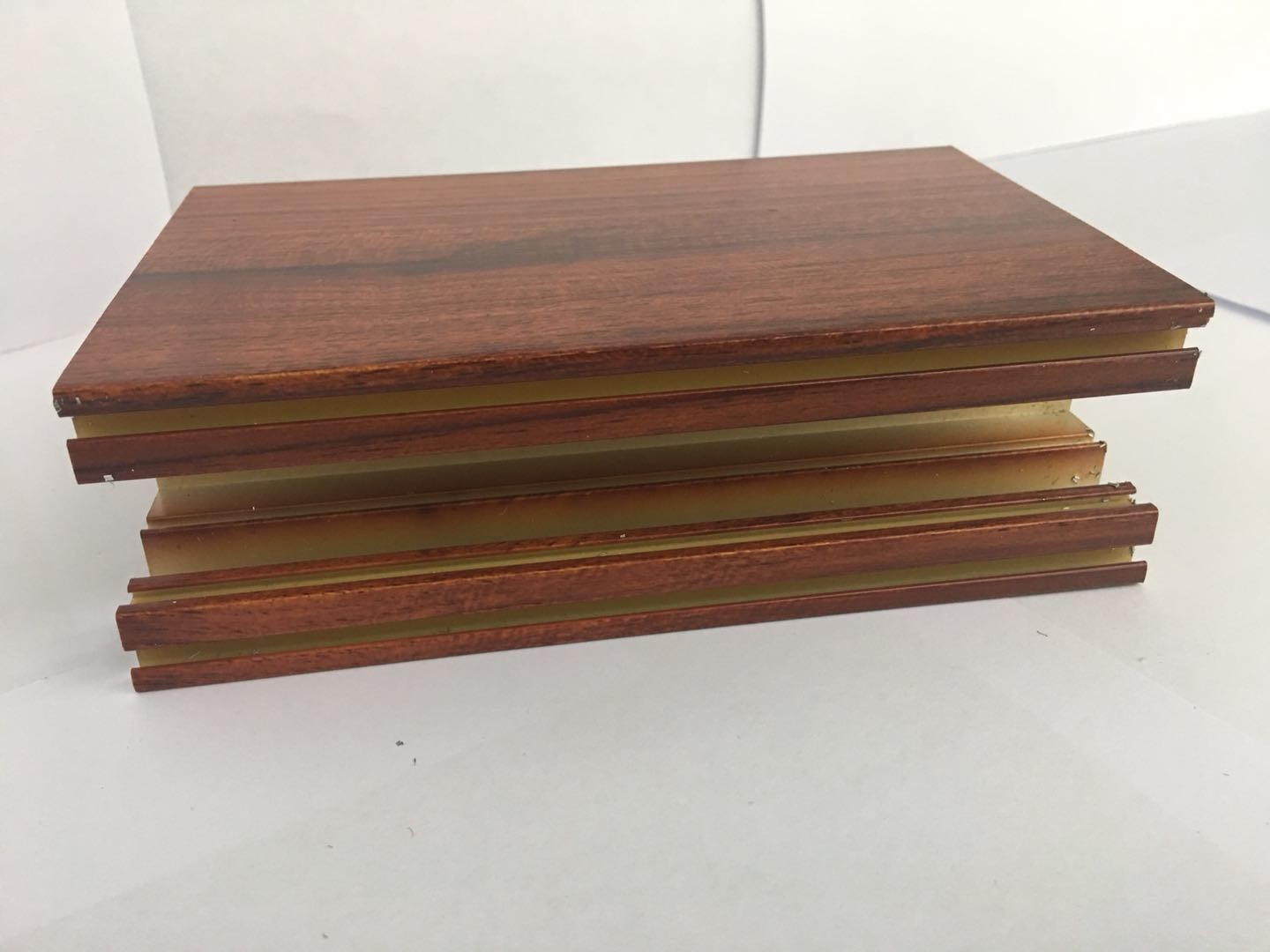 High Simulation Wood Grain Aluminium Profiles Surface Exquisite