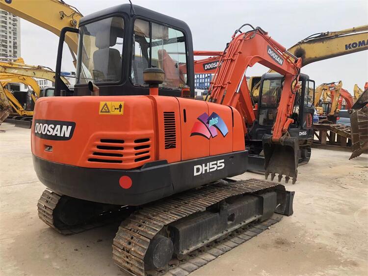 DOOSAN DH55-7 Small Used 5 Ton Crawler Excavator in with Original Hydraulic Cylinder