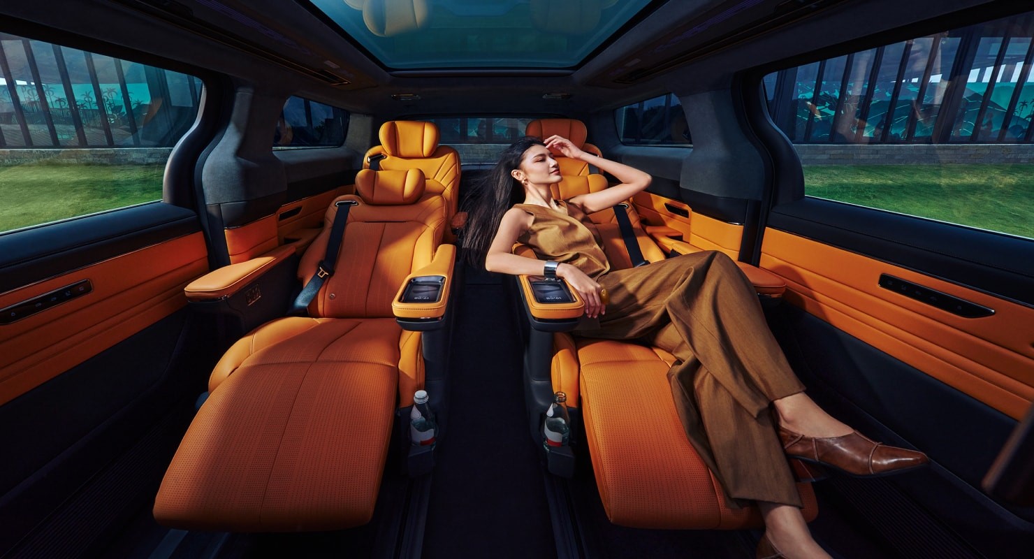 5-Door 6-Seater Body Structure 2024 LEVC L380 Pure Electric MPV with Length * Width * Height of 5316x1998x1940MM