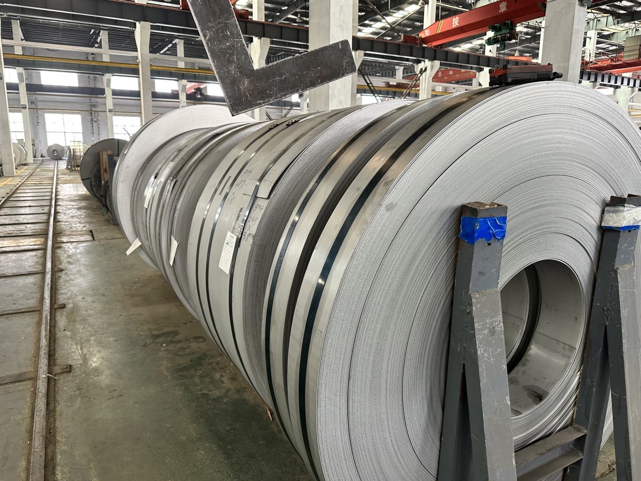 Precision Cut Thin Stainless Steel Strips AiSi Punching Hot Rolled 301