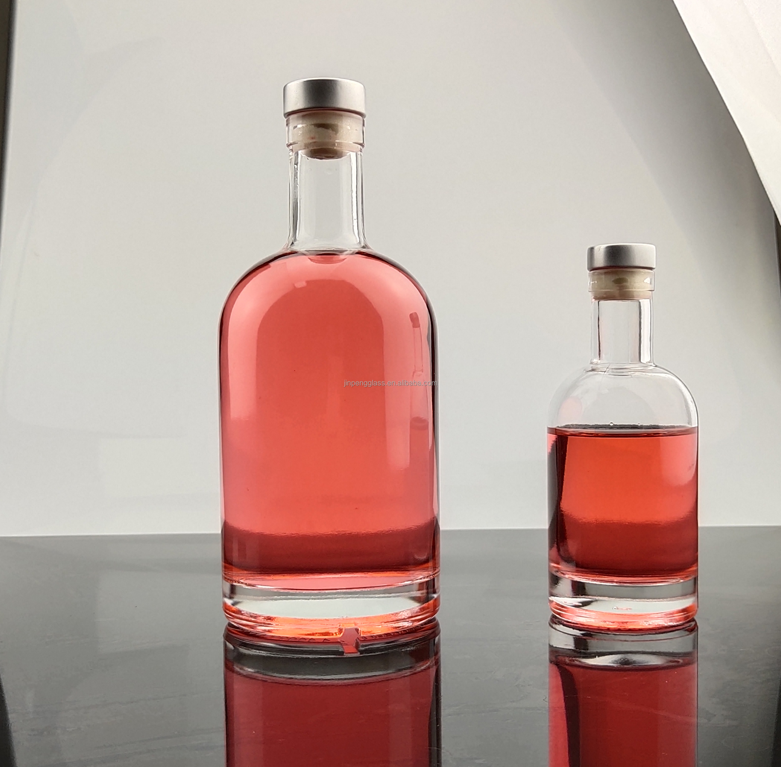 Global Classic Round Shape 70cl 75cl Glass Bottle For Liquor With Customized Logo