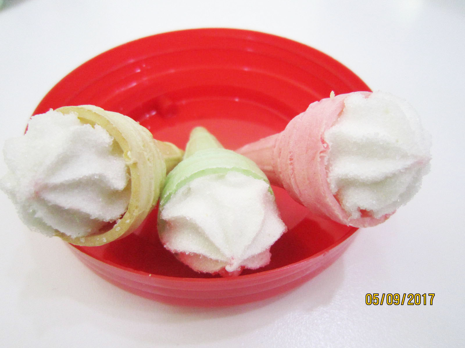 Jar Packaging Snacks Ice Cream Shape Fruity Flavor Marshmallow Candy , Customized Marshmallow Sweets And Soft