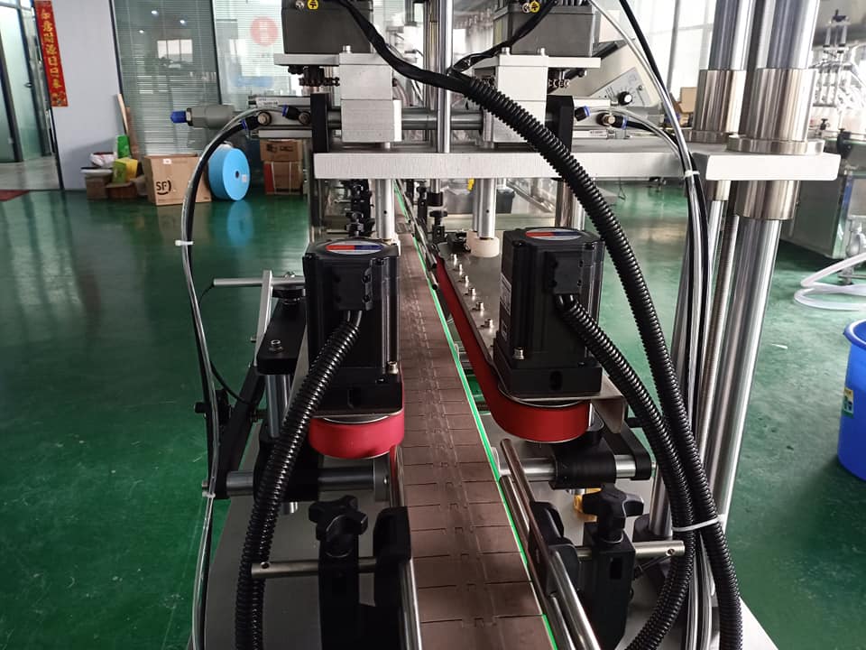 Automatic Plastic Cap Screw Capping Machines For Plastic Bottle Spray Pump