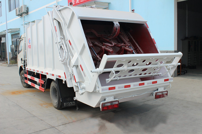 12m3 Garbage Compactor Truck , 190HP Waste Compactor Vehicle