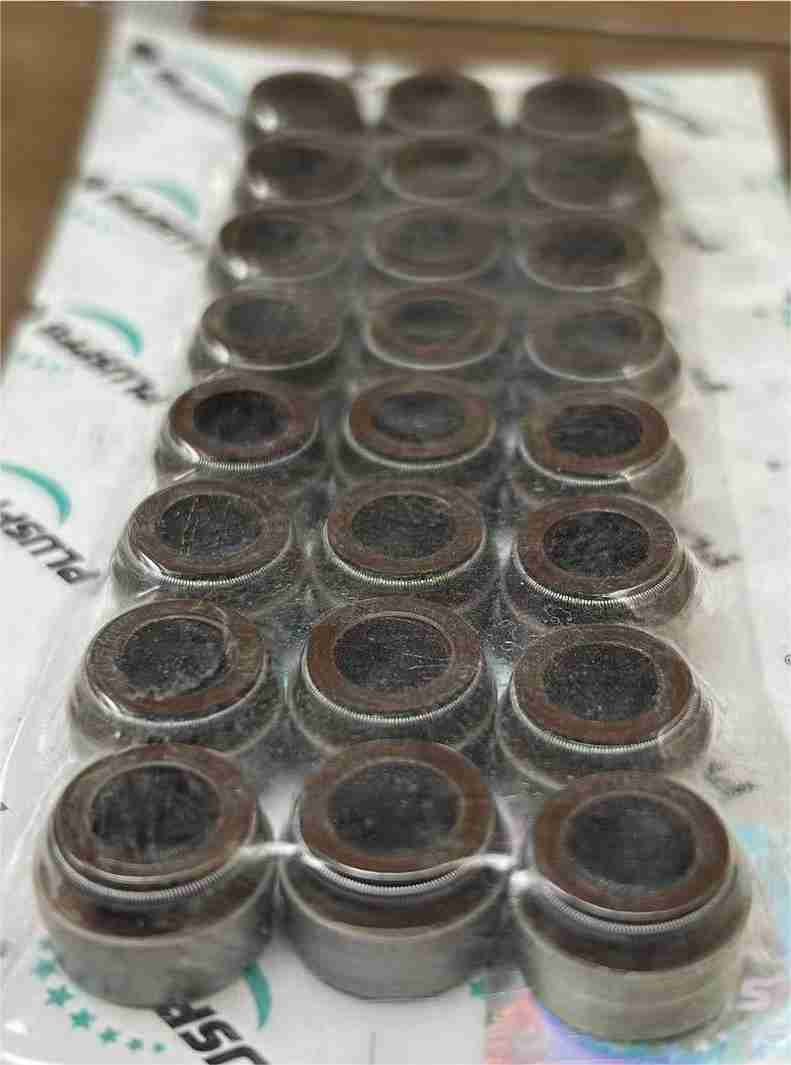 VG1540040016 Valve Oil Seal HOWO Truck Parts